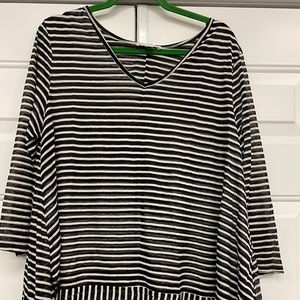 Studio JPR Women’s Size XL Black and White Shirt